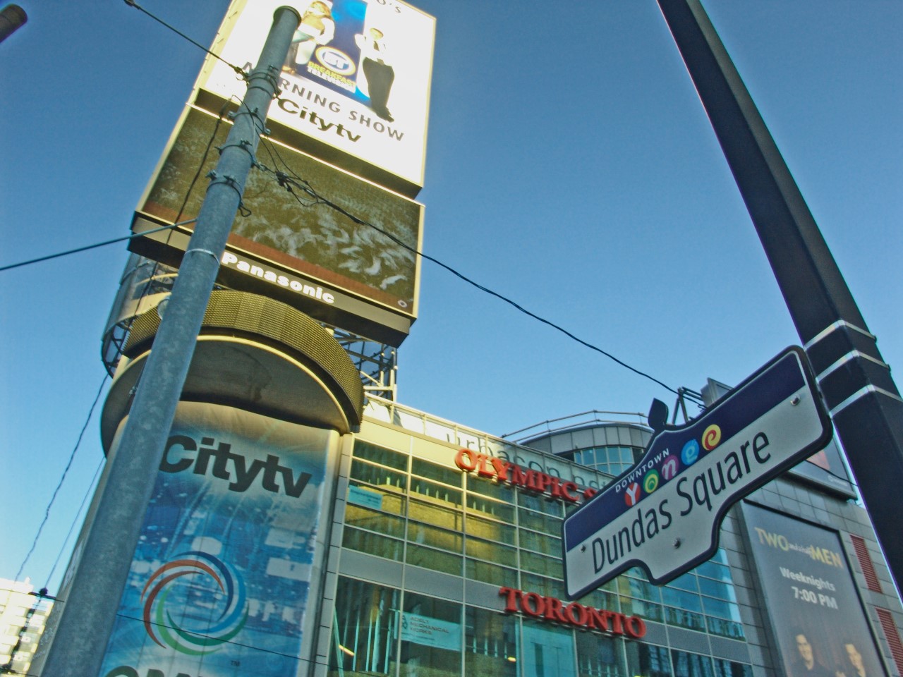 Rogers-Dundas-Square